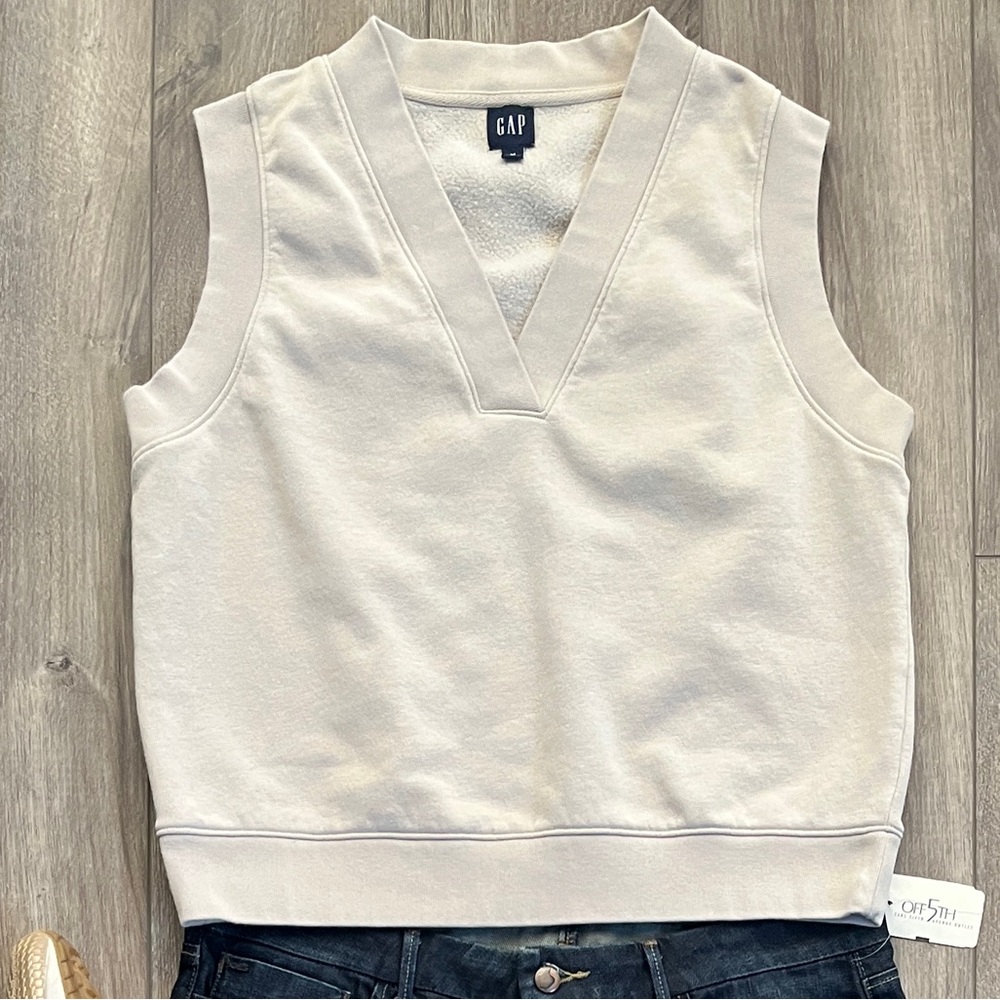 Super Cool Sleeveless V-Neck Top - Picture 2 of 2